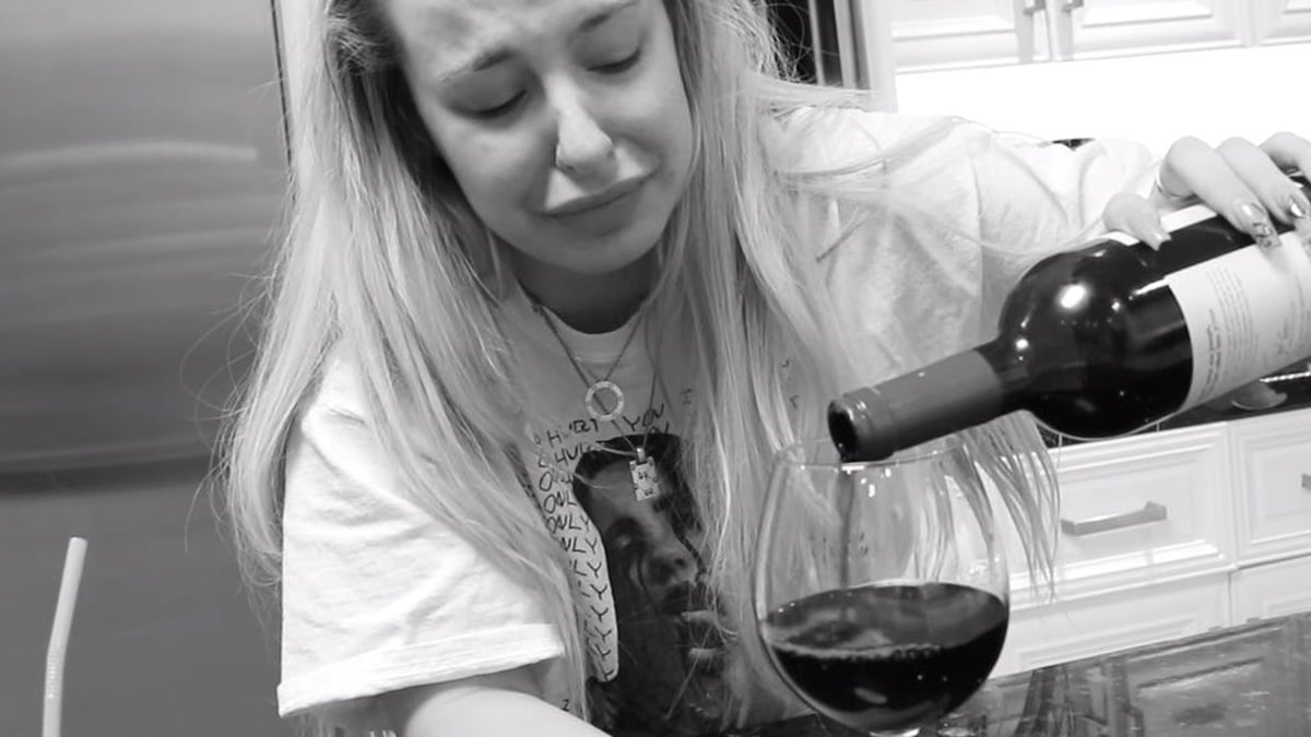 Tana Mongeau claims AirBNB host pulled gun on her but nobody believes it