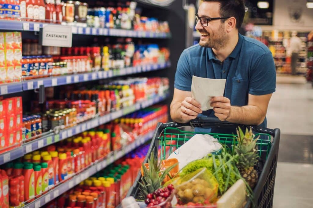 Shopping (LukaTDB, Canva.com)